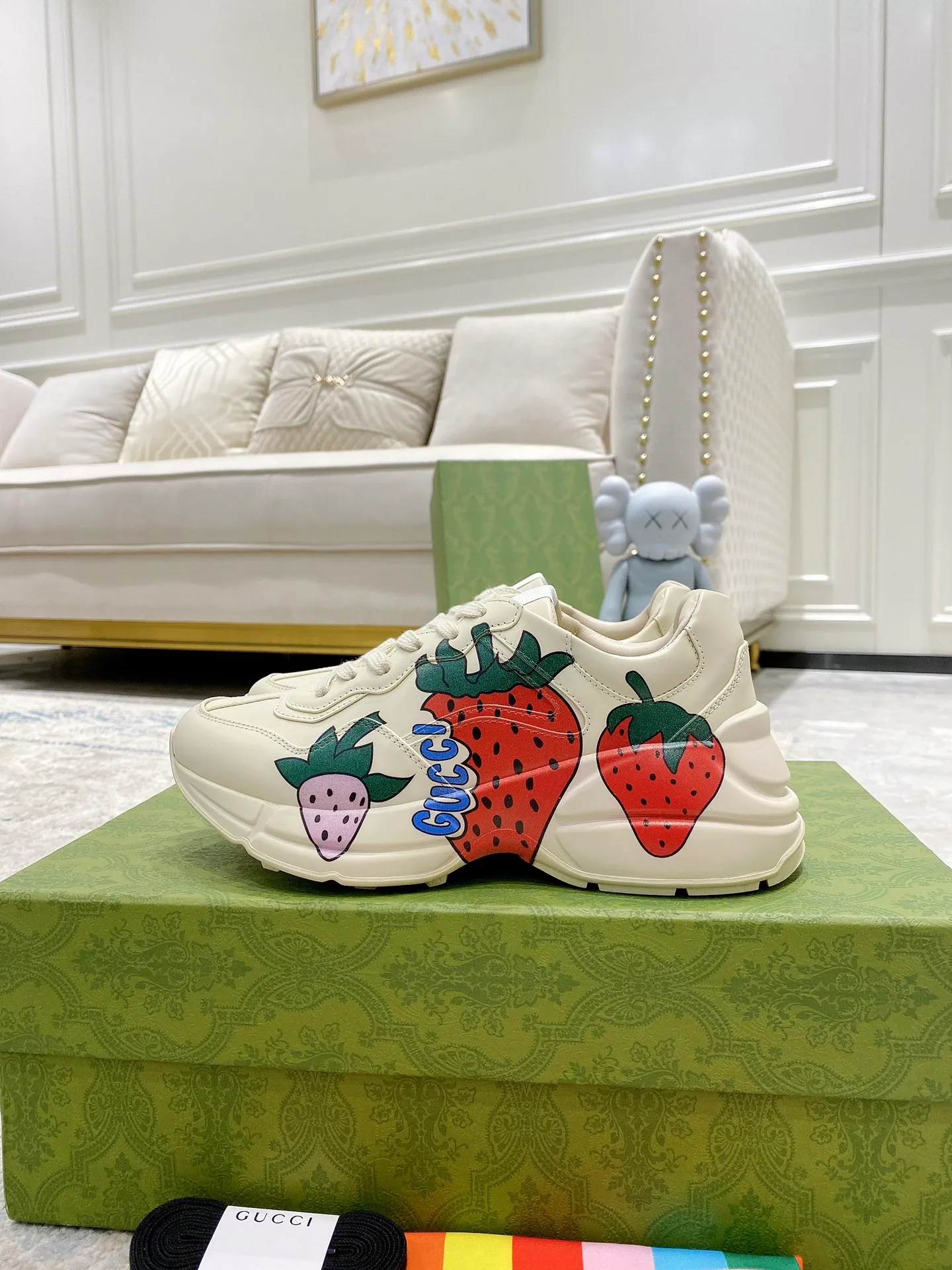 👟👟Ex-factory price 480👟👟 GUCCI Gucci dad shoes. The original disassembly took more than 3 months to develop 1:1. The version has been upgraded again, chips, packaging, imported cowhide, and all made with computerized cars. Couple 👫 style 🔜Versatile in all seasons 🔜 Fashion 🔜 Personality 🔜 Differentiation 🔵 More than 20 layouts in the whole series, welcome to inquire for pictures Outsole: the latest original developed TPU vacuum. Upper: imported cowhide🐮. Inner lining: original A-grade mixed sheepskin🐏. Foot pads: original A-grade mixed sheepskin. 💯Full set of packaging. Medium and low straps with LOGO.